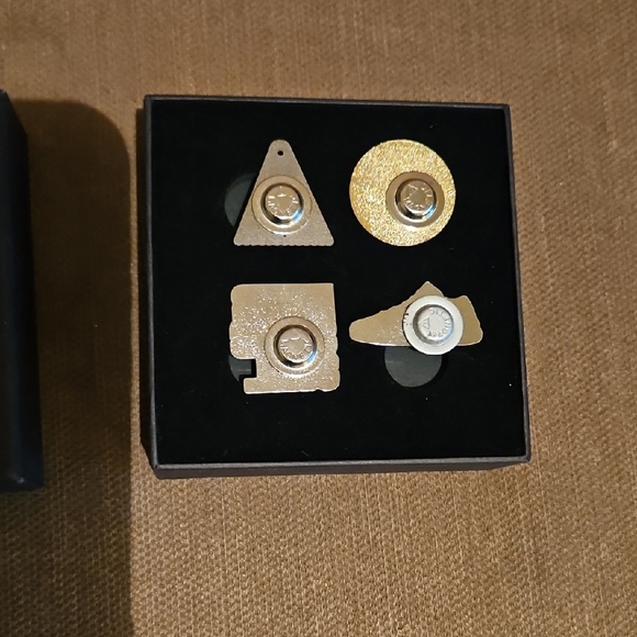 Clarks Pin Set - Picture 4 of 4